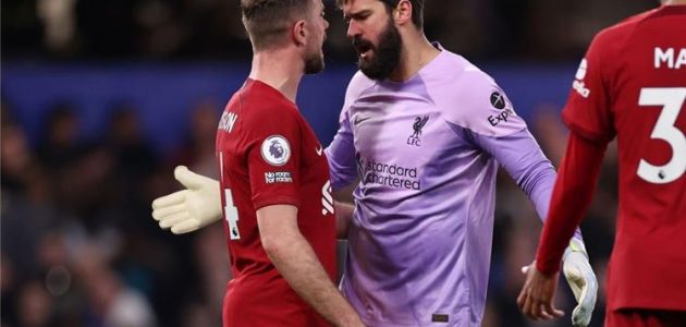 فيديو | مشادة كلامية بين هندرسون وأليسون في مباراة ليفربول وتشيلسي